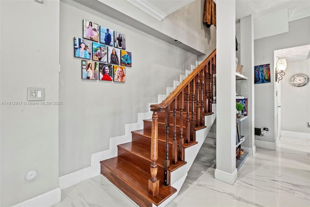 En Venta: $2,900,000 (5 camas, 4 baños, 3401 Pies cuadrados)