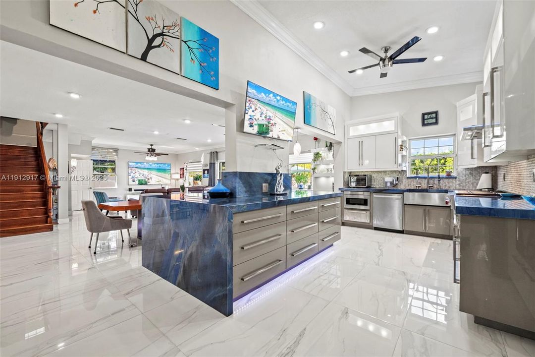 En Venta: $2,900,000 (5 camas, 4 baños, 3401 Pies cuadrados)