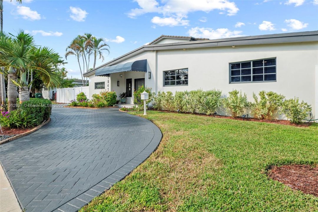 En Venta: $2,900,000 (5 camas, 4 baños, 3401 Pies cuadrados)