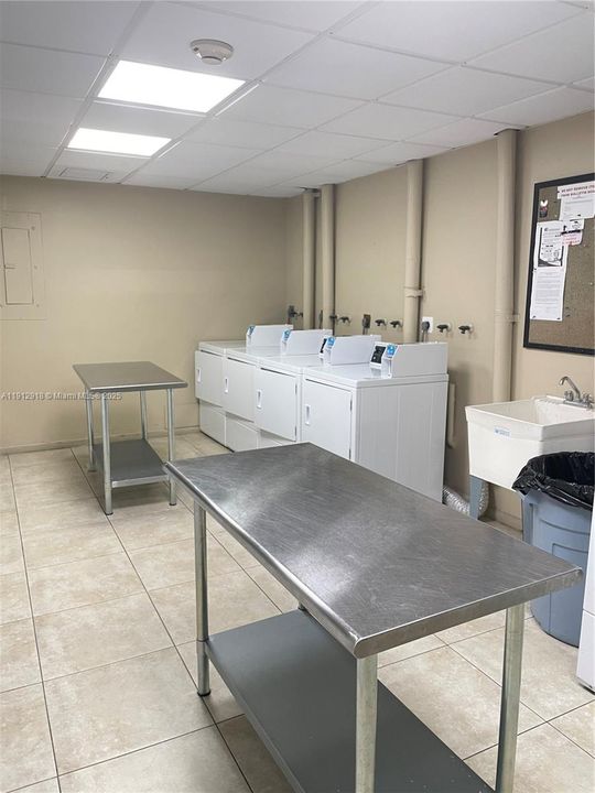 待售: $175,000 (1 贝兹, 1 浴室, 690 平方英尺)