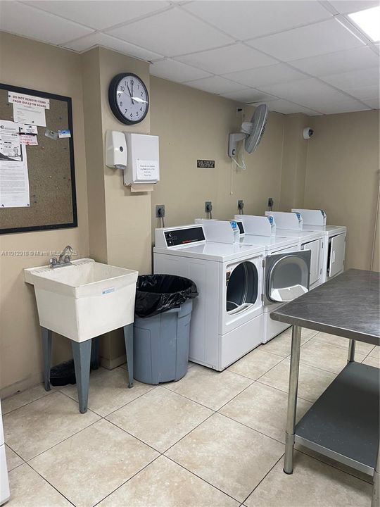 待售: $175,000 (1 贝兹, 1 浴室, 690 平方英尺)