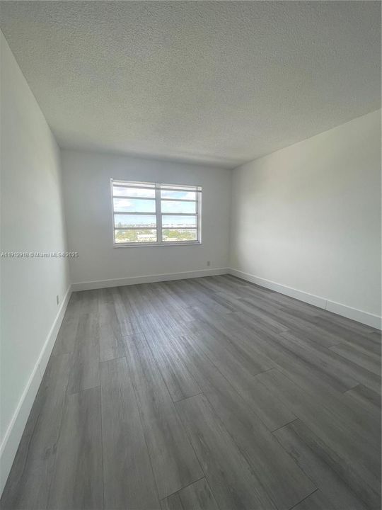 待售: $175,000 (1 贝兹, 1 浴室, 690 平方英尺)