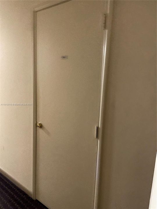 待售: $175,000 (1 贝兹, 1 浴室, 690 平方英尺)