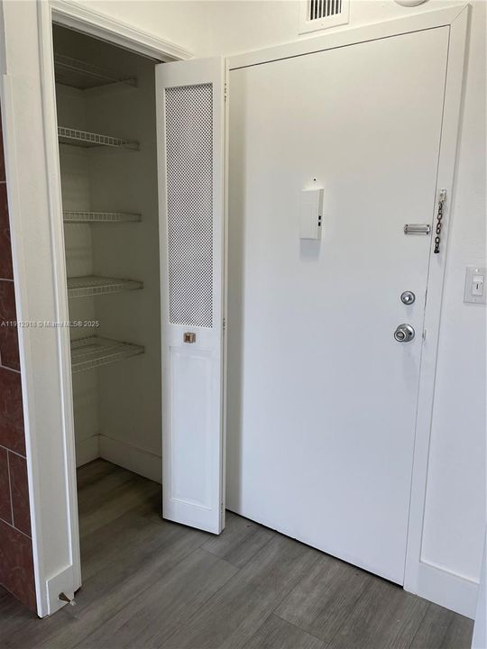 待售: $175,000 (1 贝兹, 1 浴室, 690 平方英尺)