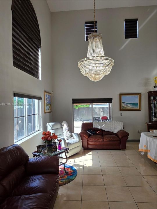 Под контрактом: $800,000 (5 спален, 4 ванн, 2712 Квадратных фут)