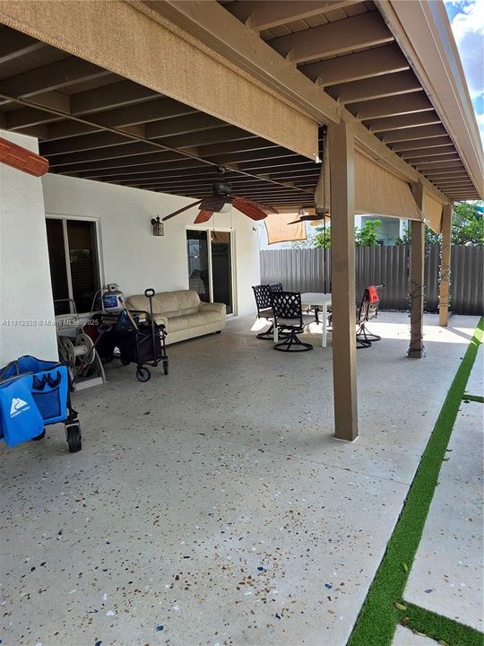 Под контрактом: $800,000 (5 спален, 4 ванн, 2712 Квадратных фут)