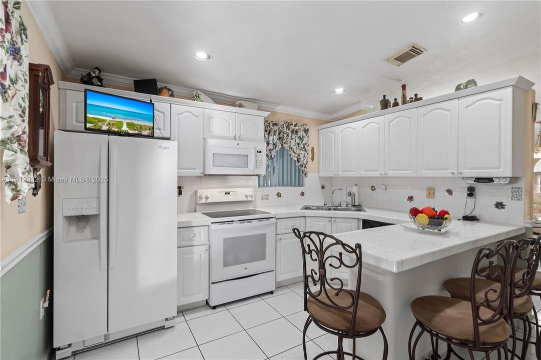 Active With Contract: $439,000 (3 beds, 2 baths, 1180 Square Feet)