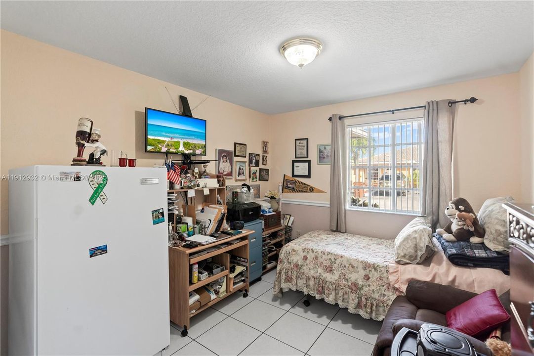 Active With Contract: $439,000 (3 beds, 2 baths, 1180 Square Feet)