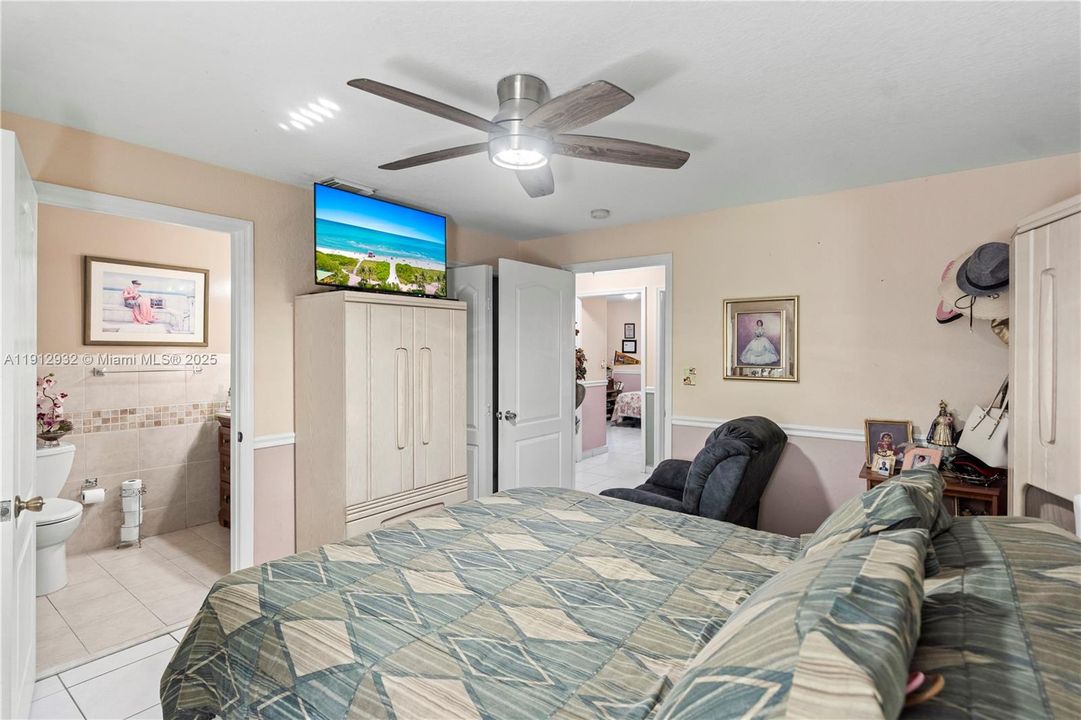 Active With Contract: $439,000 (3 beds, 2 baths, 1180 Square Feet)