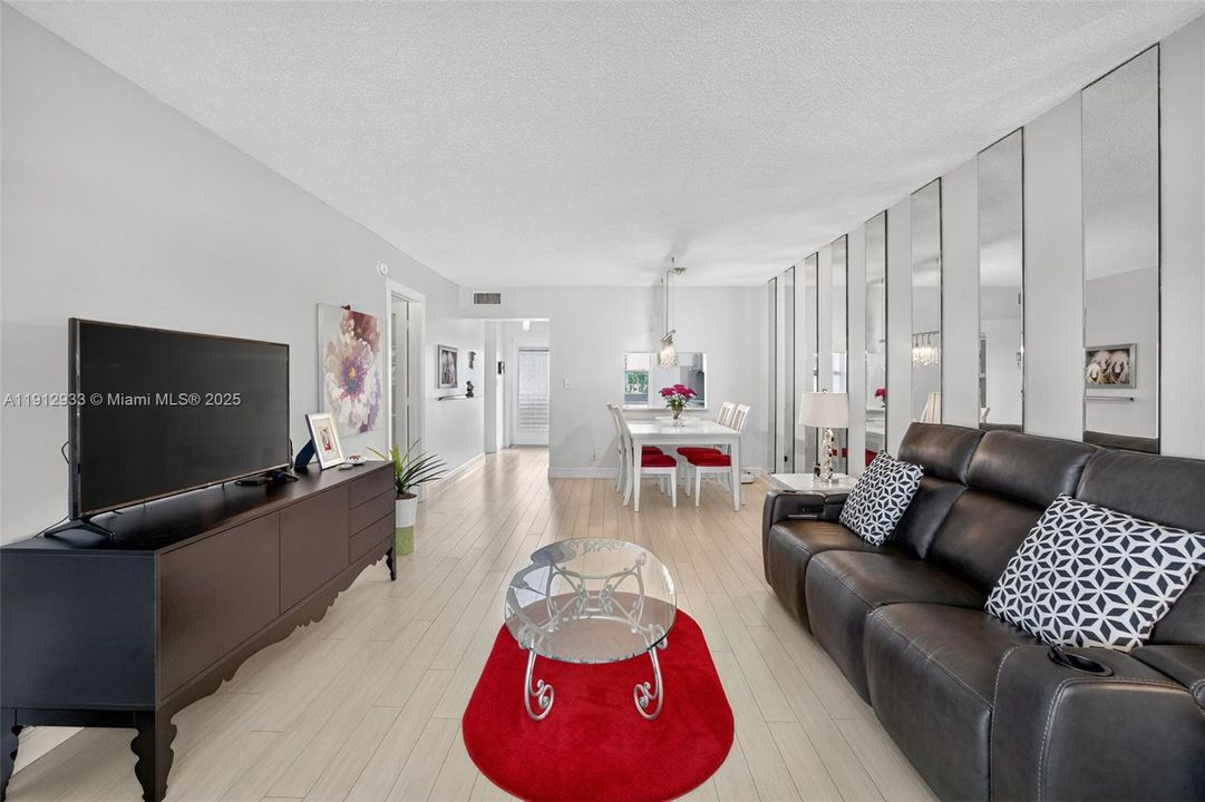 На продажу: $112,500 (1 спален, 1 ванн, 775 Квадратных фут)