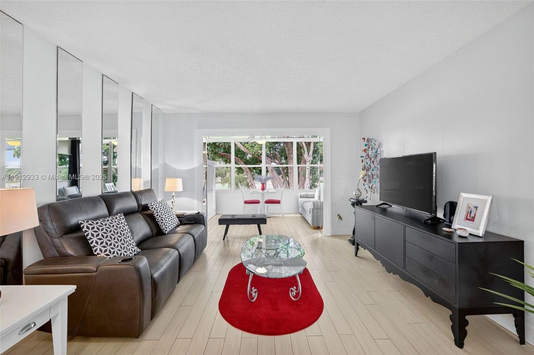 На продажу: $112,500 (1 спален, 1 ванн, 775 Квадратных фут)