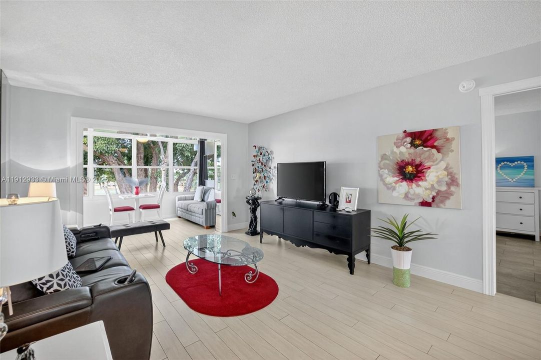 На продажу: $112,500 (1 спален, 1 ванн, 775 Квадратных фут)