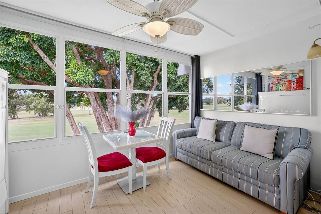 На продажу: $112,500 (1 спален, 1 ванн, 775 Квадратных фут)