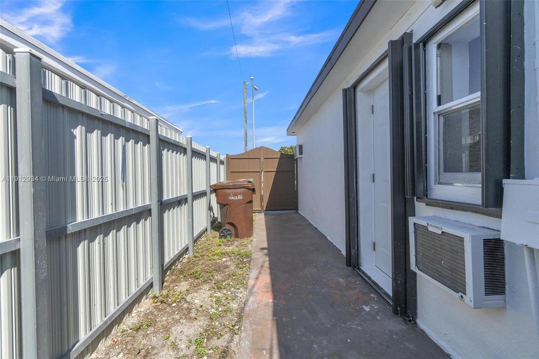 合同活跃: $550,000 (3 贝兹, 3 浴室, 1479 平方英尺)