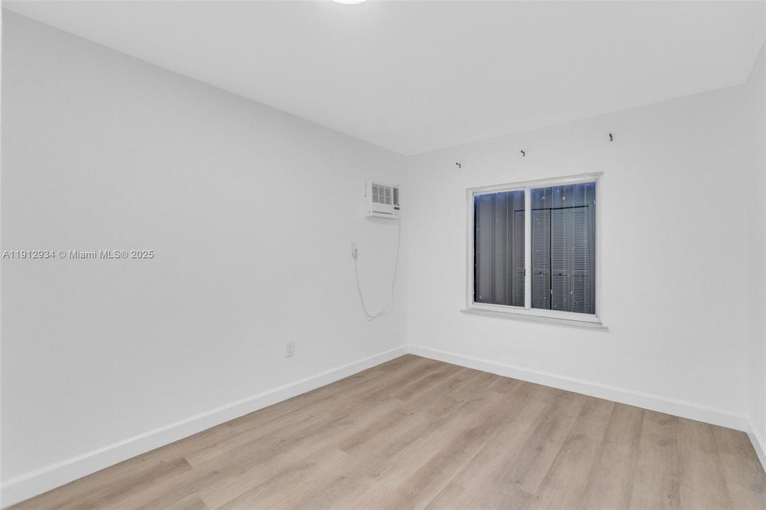 合同活跃: $550,000 (3 贝兹, 3 浴室, 1479 平方英尺)