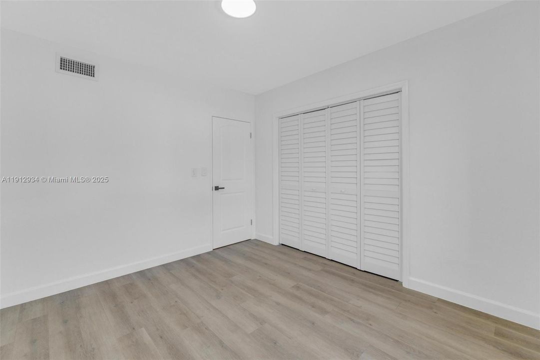 合同活跃: $550,000 (3 贝兹, 3 浴室, 1479 平方英尺)