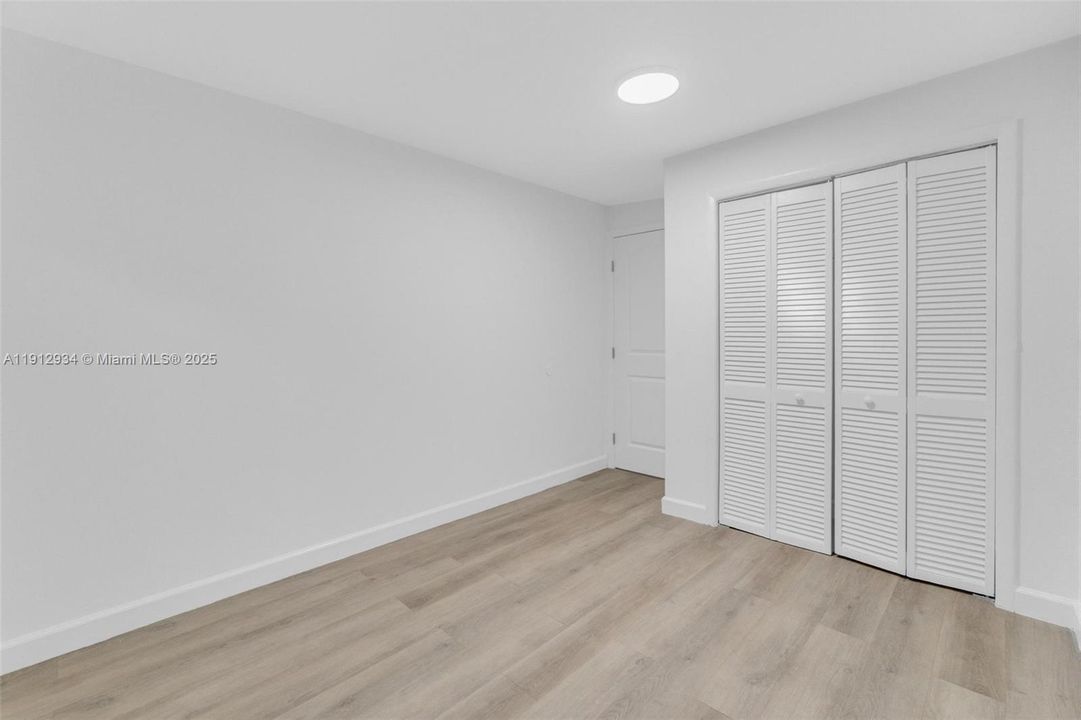 合同活跃: $550,000 (3 贝兹, 3 浴室, 1479 平方英尺)