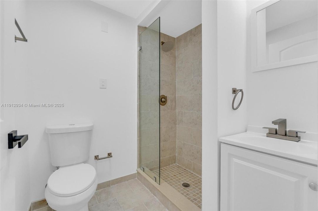 合同活跃: $550,000 (3 贝兹, 3 浴室, 1479 平方英尺)