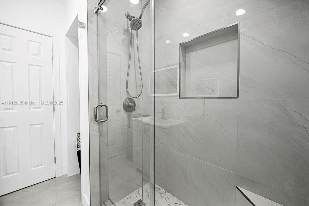 待售: $829,999 (3 贝兹, 2 浴室, 1418 平方英尺)