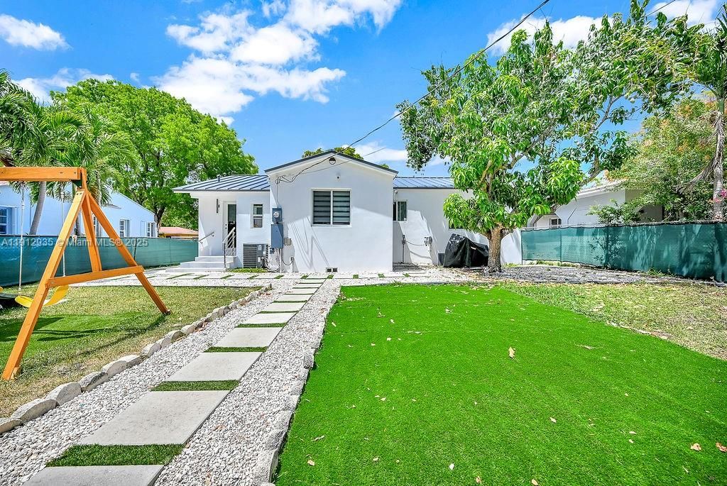 待售: $829,999 (3 贝兹, 2 浴室, 1418 平方英尺)