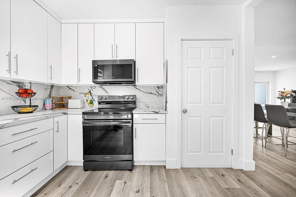 待售: $829,999 (3 贝兹, 2 浴室, 1418 平方英尺)