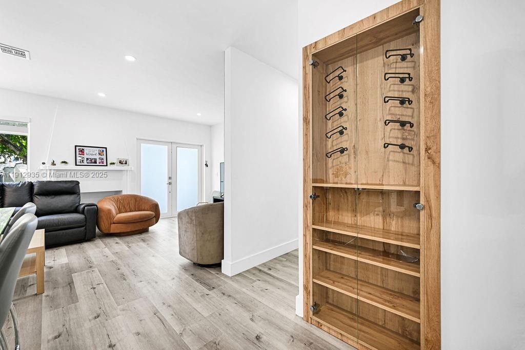 待售: $829,999 (3 贝兹, 2 浴室, 1418 平方英尺)