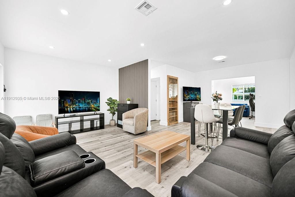 待售: $829,999 (3 贝兹, 2 浴室, 1418 平方英尺)