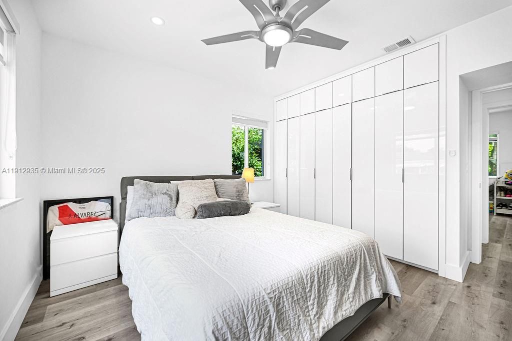 待售: $829,999 (3 贝兹, 2 浴室, 1418 平方英尺)