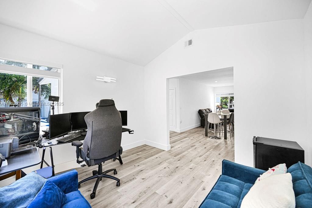 待售: $829,999 (3 贝兹, 2 浴室, 1418 平方英尺)