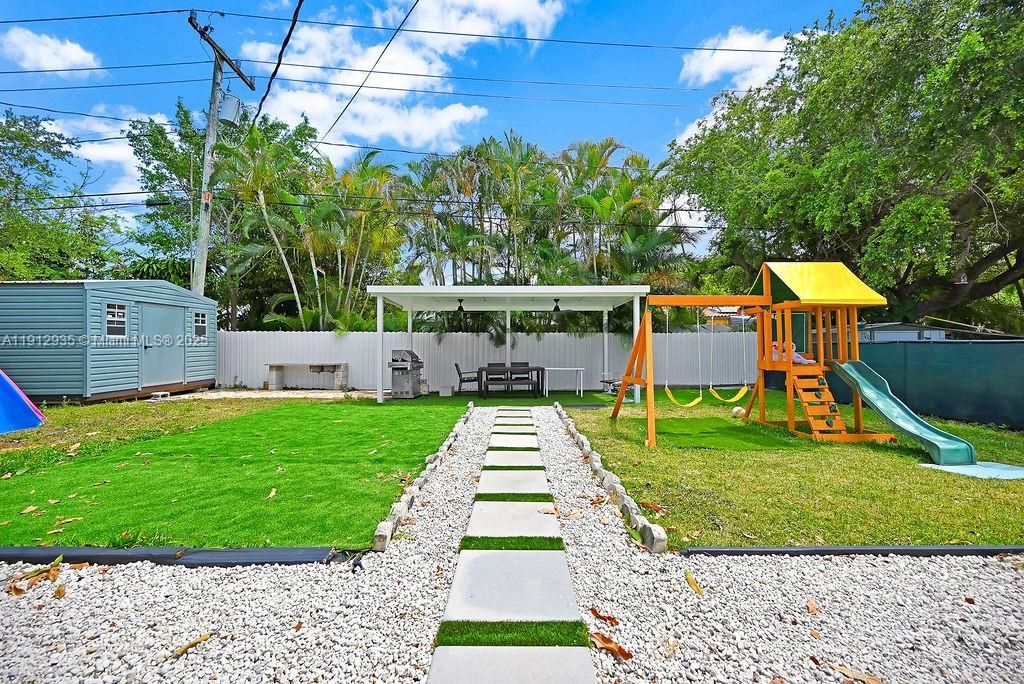 待售: $829,999 (3 贝兹, 2 浴室, 1418 平方英尺)