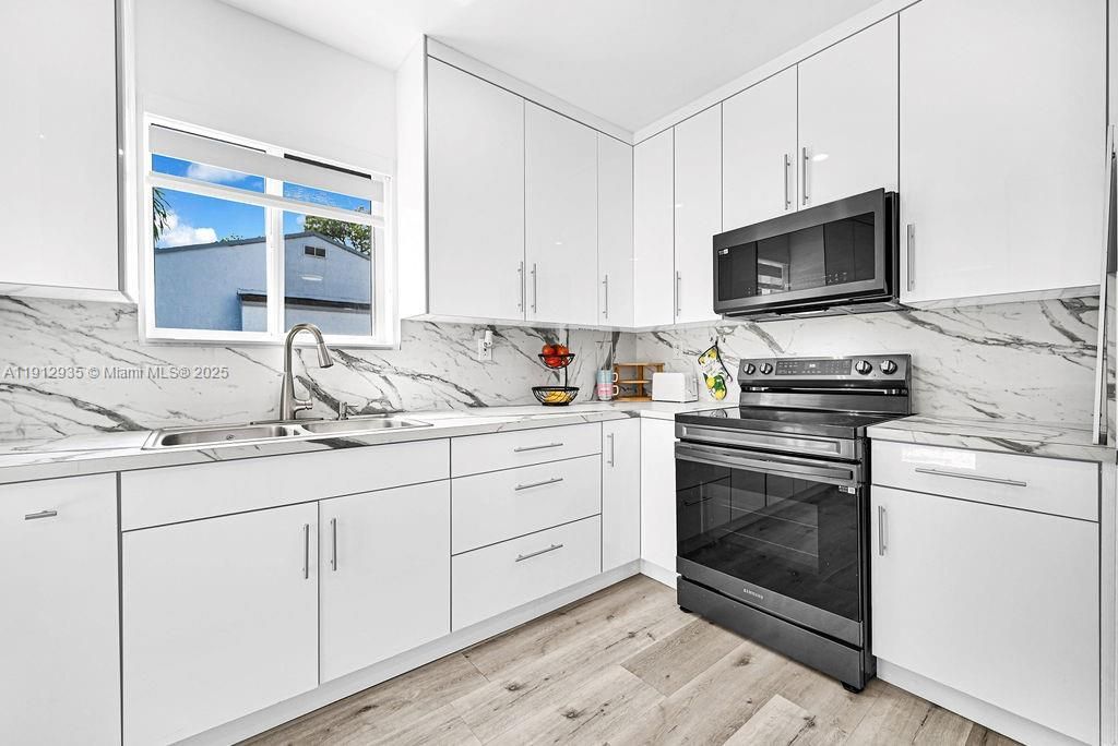 待售: $829,999 (3 贝兹, 2 浴室, 1418 平方英尺)