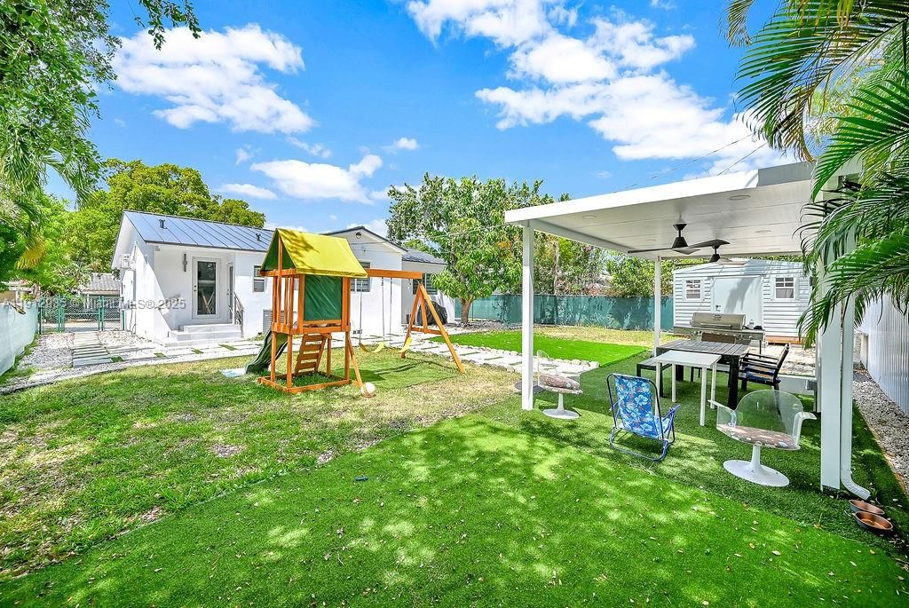 待售: $829,999 (3 贝兹, 2 浴室, 1418 平方英尺)