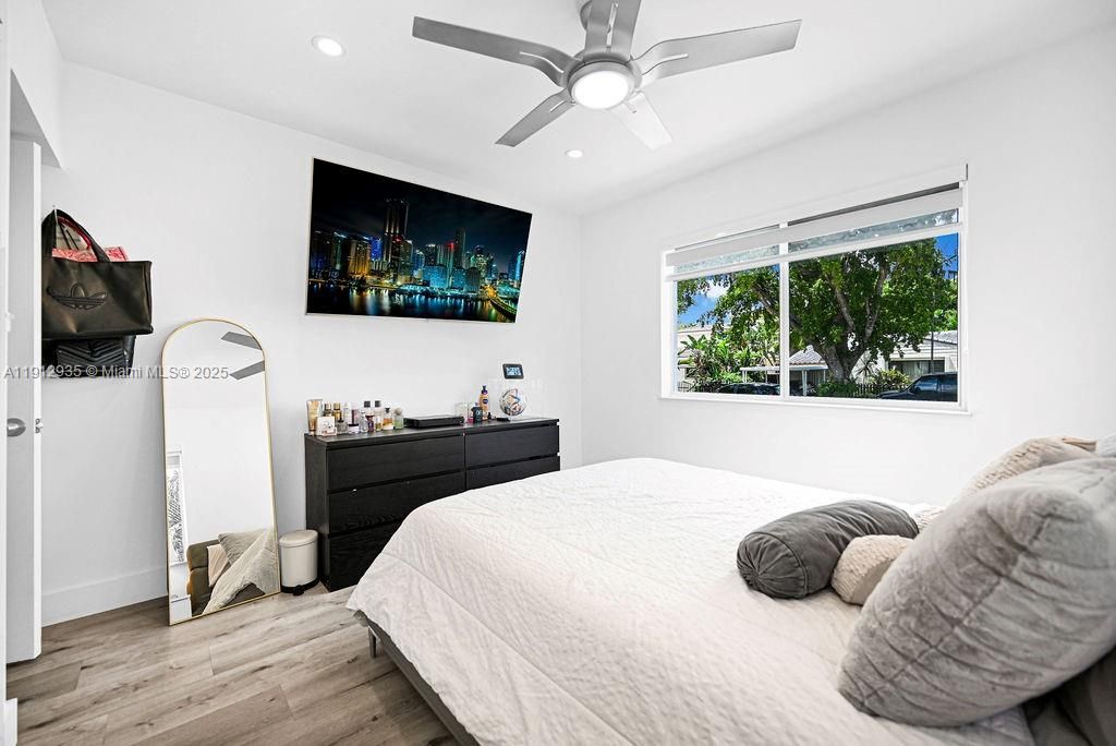 待售: $829,999 (3 贝兹, 2 浴室, 1418 平方英尺)