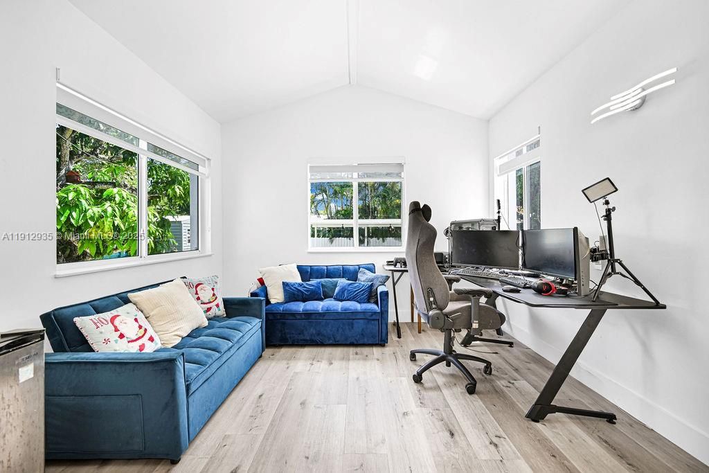 待售: $829,999 (3 贝兹, 2 浴室, 1418 平方英尺)