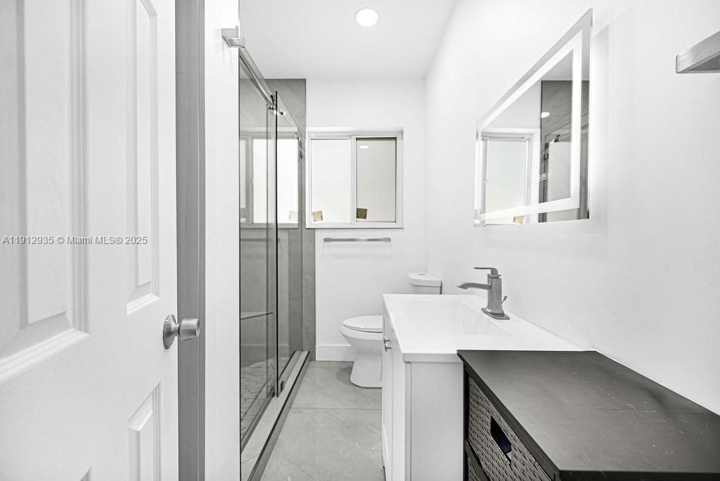 待售: $829,999 (3 贝兹, 2 浴室, 1418 平方英尺)