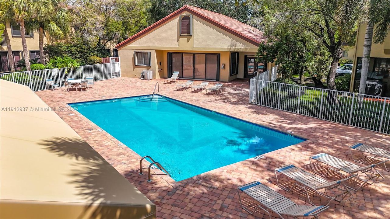 待售: $400,000 (2 贝兹, 2 浴室, 1380 平方英尺)