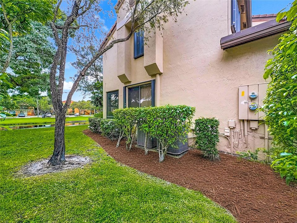 待售: $400,000 (2 贝兹, 2 浴室, 1380 平方英尺)