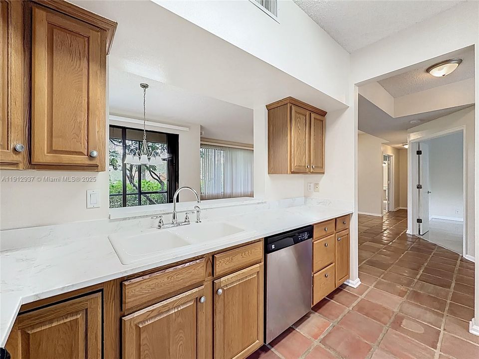 待售: $400,000 (2 贝兹, 2 浴室, 1380 平方英尺)