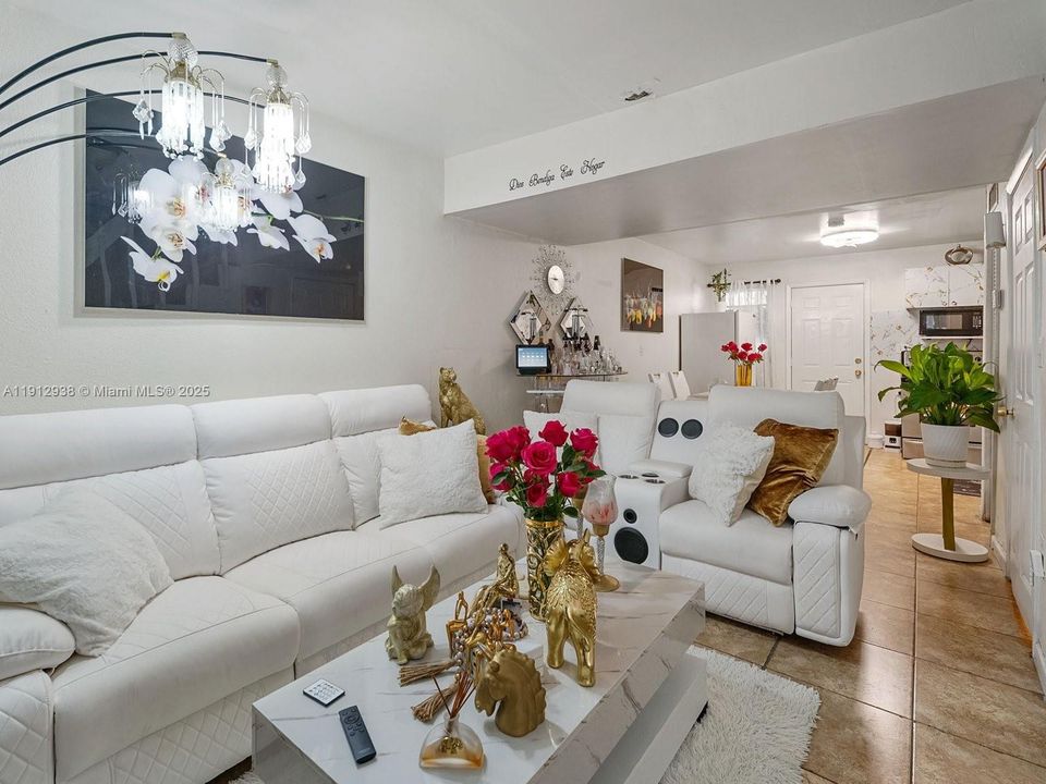 Active With Contract: $220,000 (2 beds, 1 baths, 670 Square Feet)