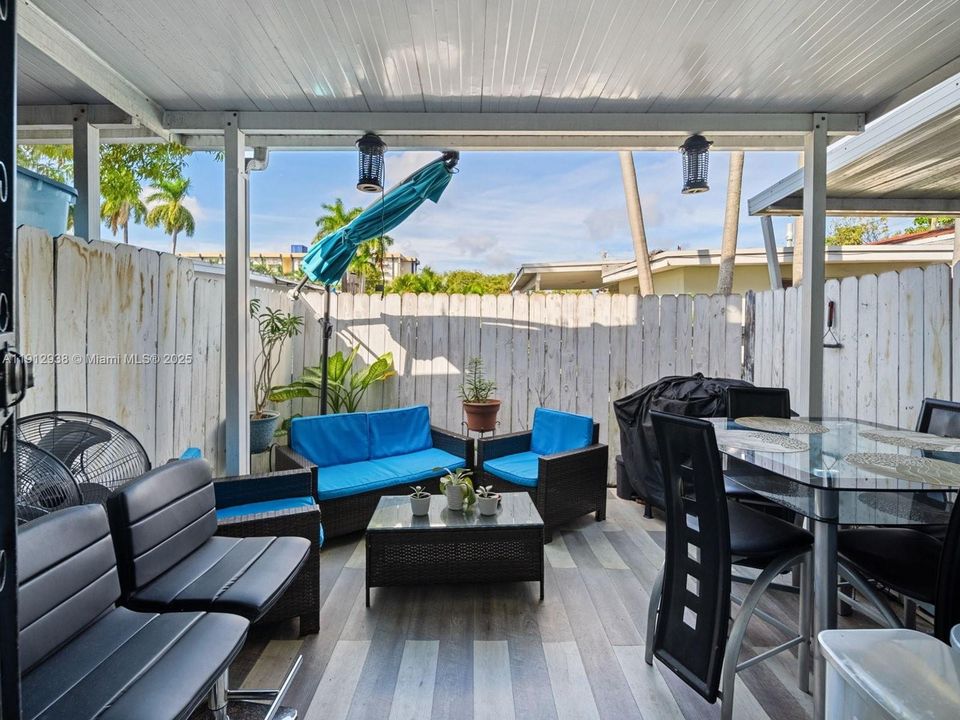 Active With Contract: $220,000 (2 beds, 1 baths, 670 Square Feet)