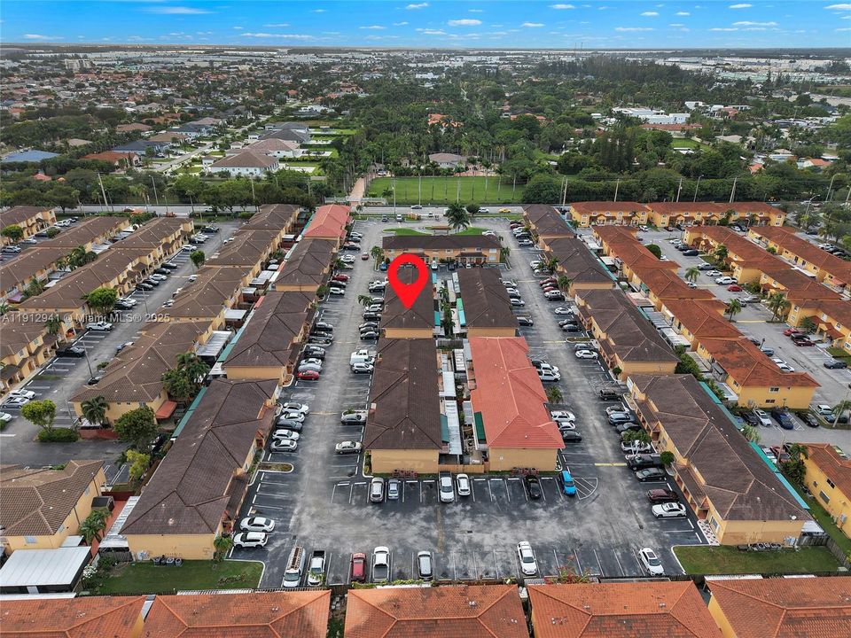 合同活跃: $360,000 (2 贝兹, 2 浴室, 1050 平方英尺)