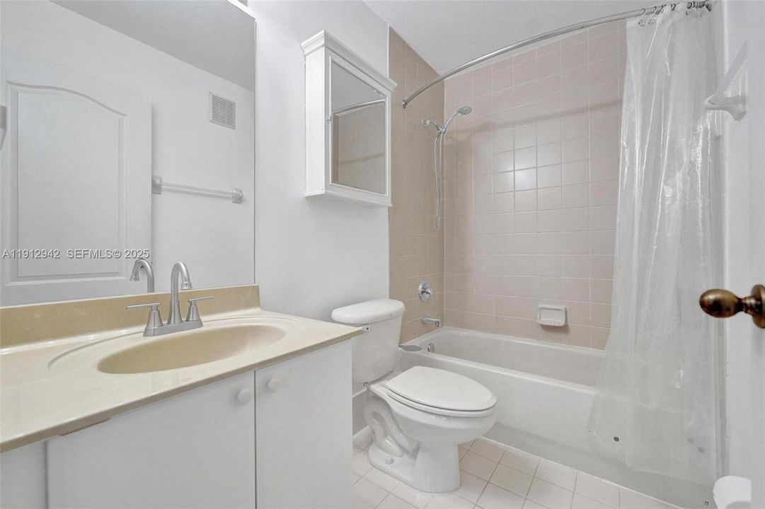 For Sale: $325,000 (2 beds, 2 baths, 1205 Square Feet)