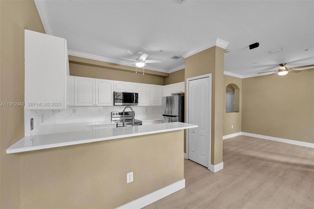 For Sale: $325,000 (2 beds, 2 baths, 1205 Square Feet)