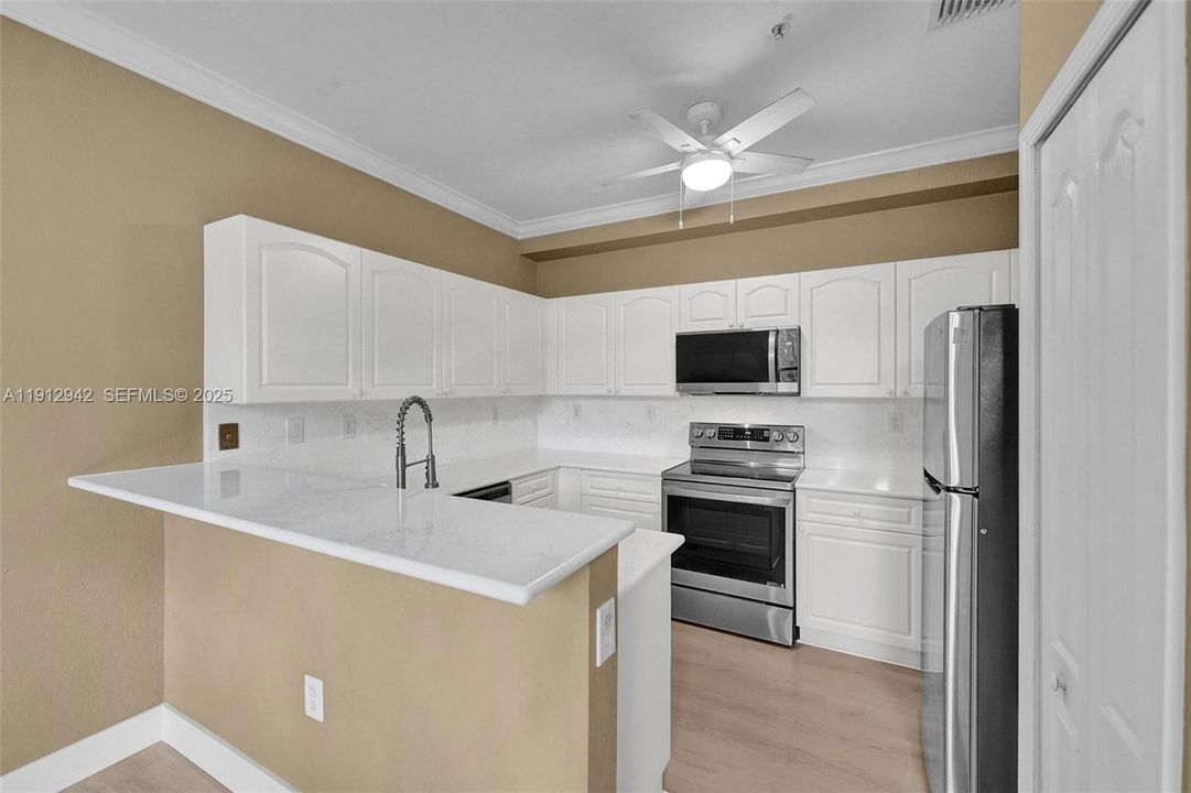 For Sale: $325,000 (2 beds, 2 baths, 1205 Square Feet)