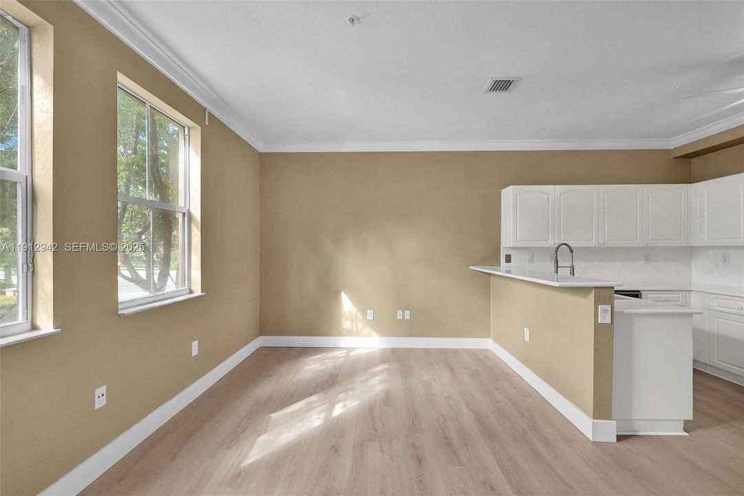 For Sale: $325,000 (2 beds, 2 baths, 1205 Square Feet)