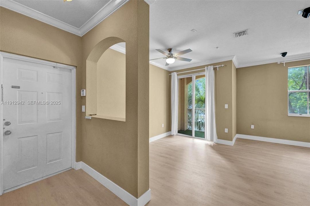 For Sale: $325,000 (2 beds, 2 baths, 1205 Square Feet)