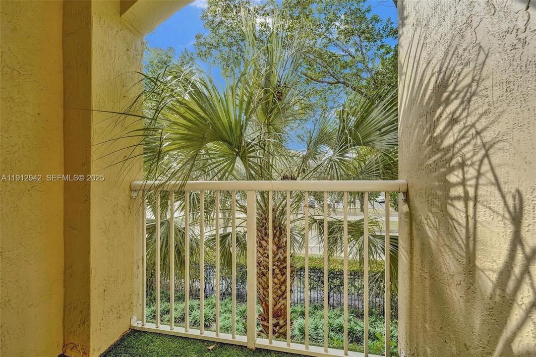 For Sale: $325,000 (2 beds, 2 baths, 1205 Square Feet)