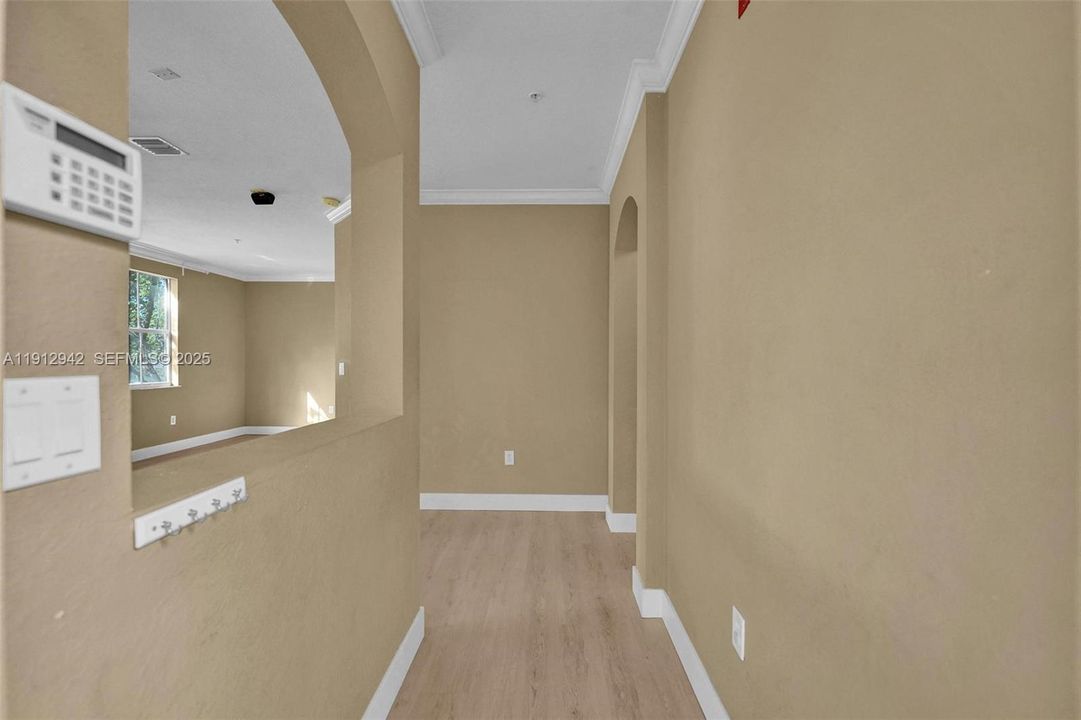 For Sale: $325,000 (2 beds, 2 baths, 1205 Square Feet)