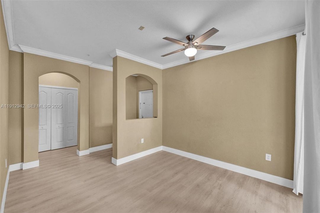 For Sale: $325,000 (2 beds, 2 baths, 1205 Square Feet)