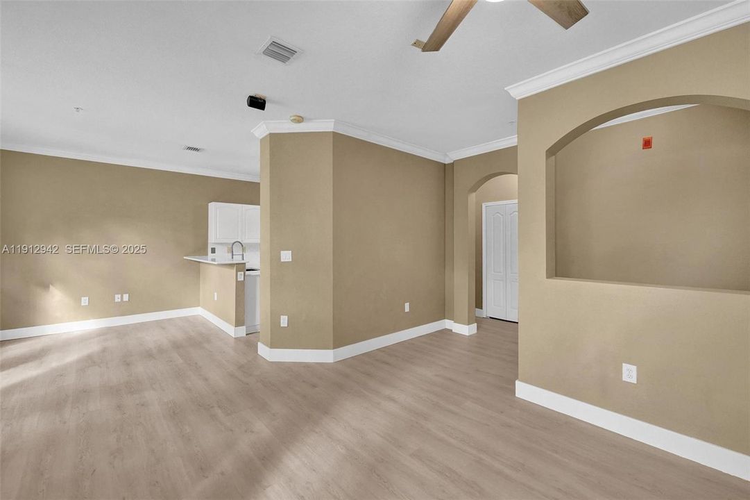 For Sale: $325,000 (2 beds, 2 baths, 1205 Square Feet)